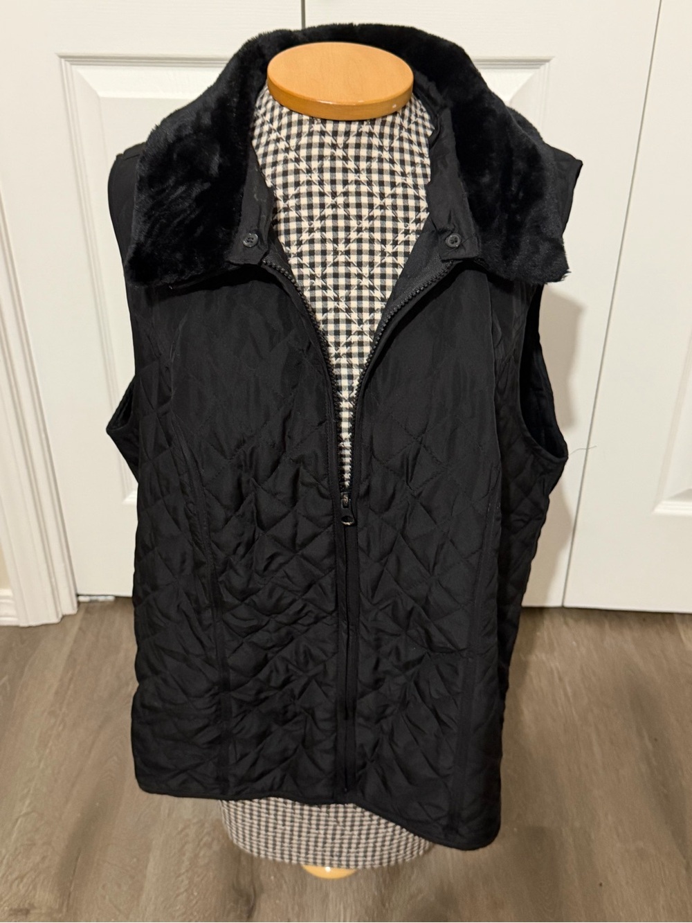 Nwt Dillard’s Black Quilted Faux-Fur Collar Vest - Women 2x